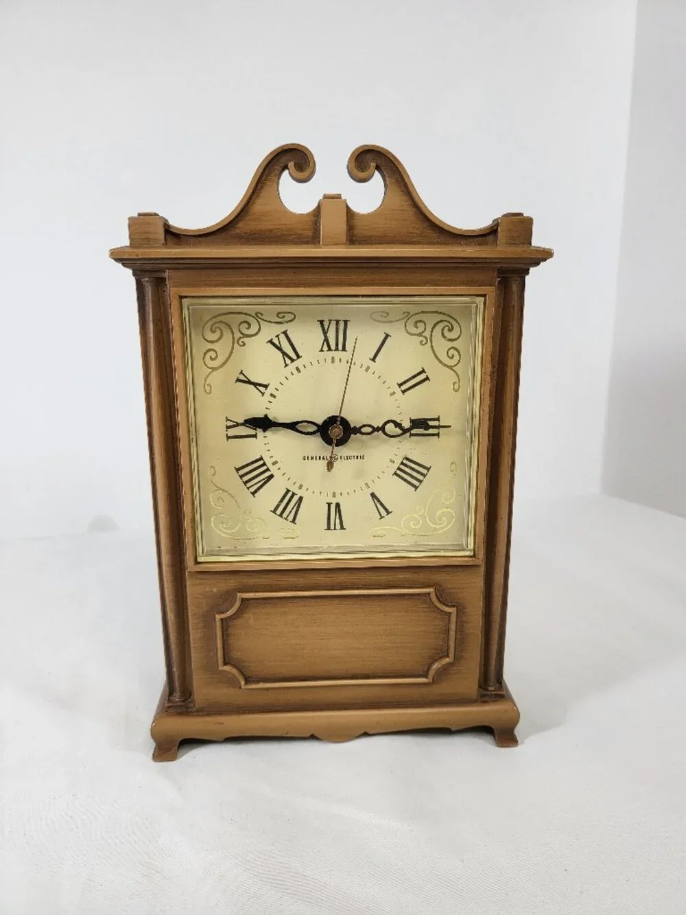 Vintage GE General Electric Wooden Mantel Clock, Roman Numerals, Model 8101